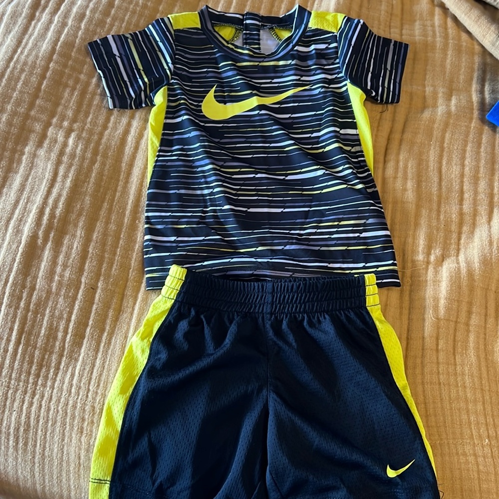 24 month Nike set. Great condition.